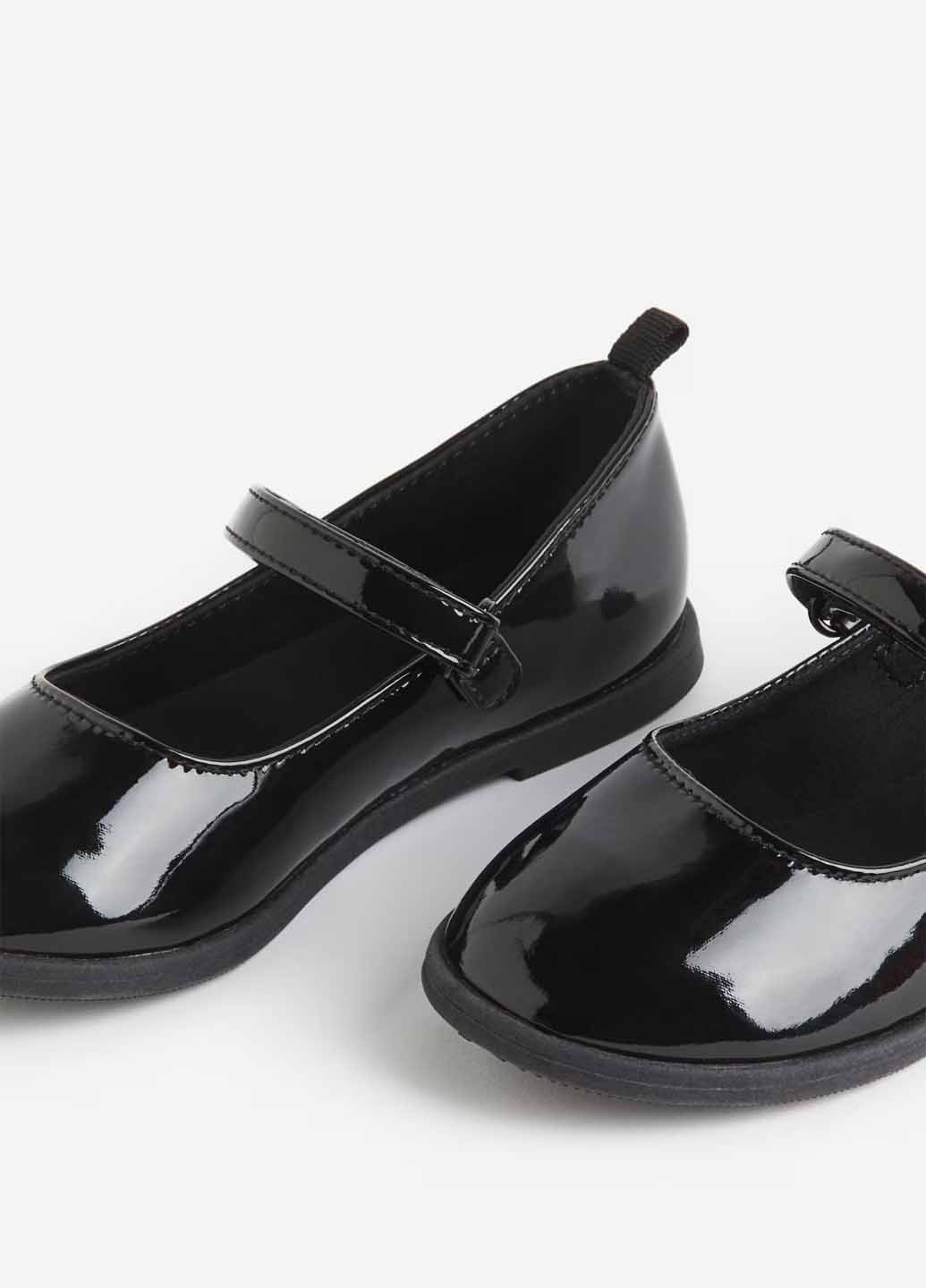 Черные туфли на низком каблуке H&M