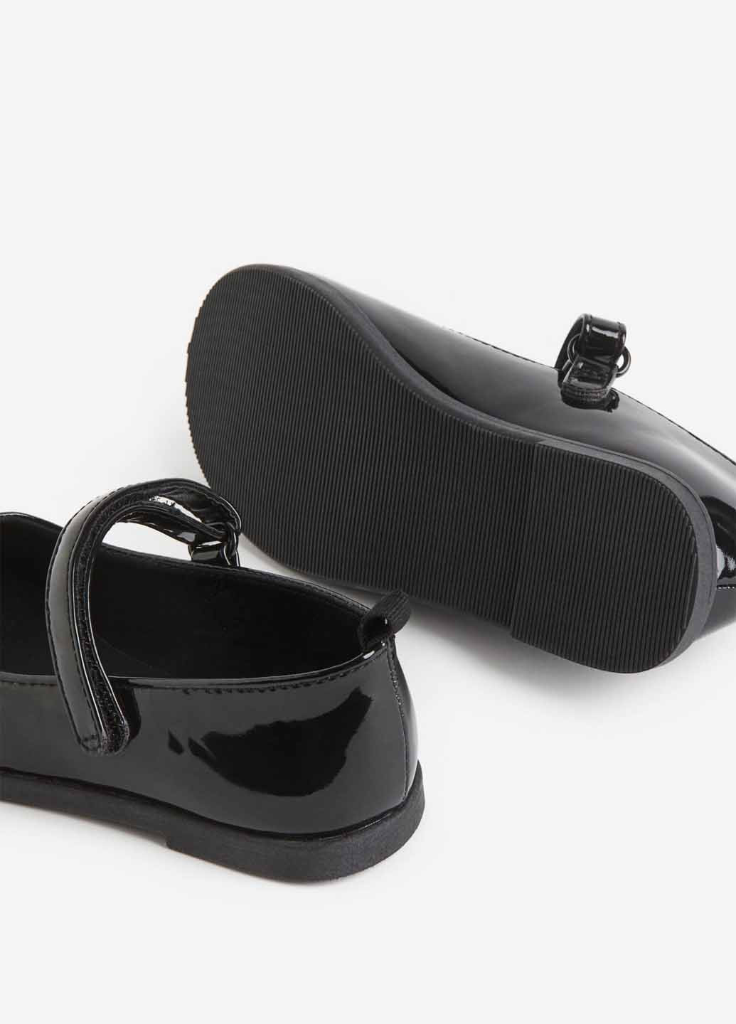 Черные туфли на низком каблуке H&M