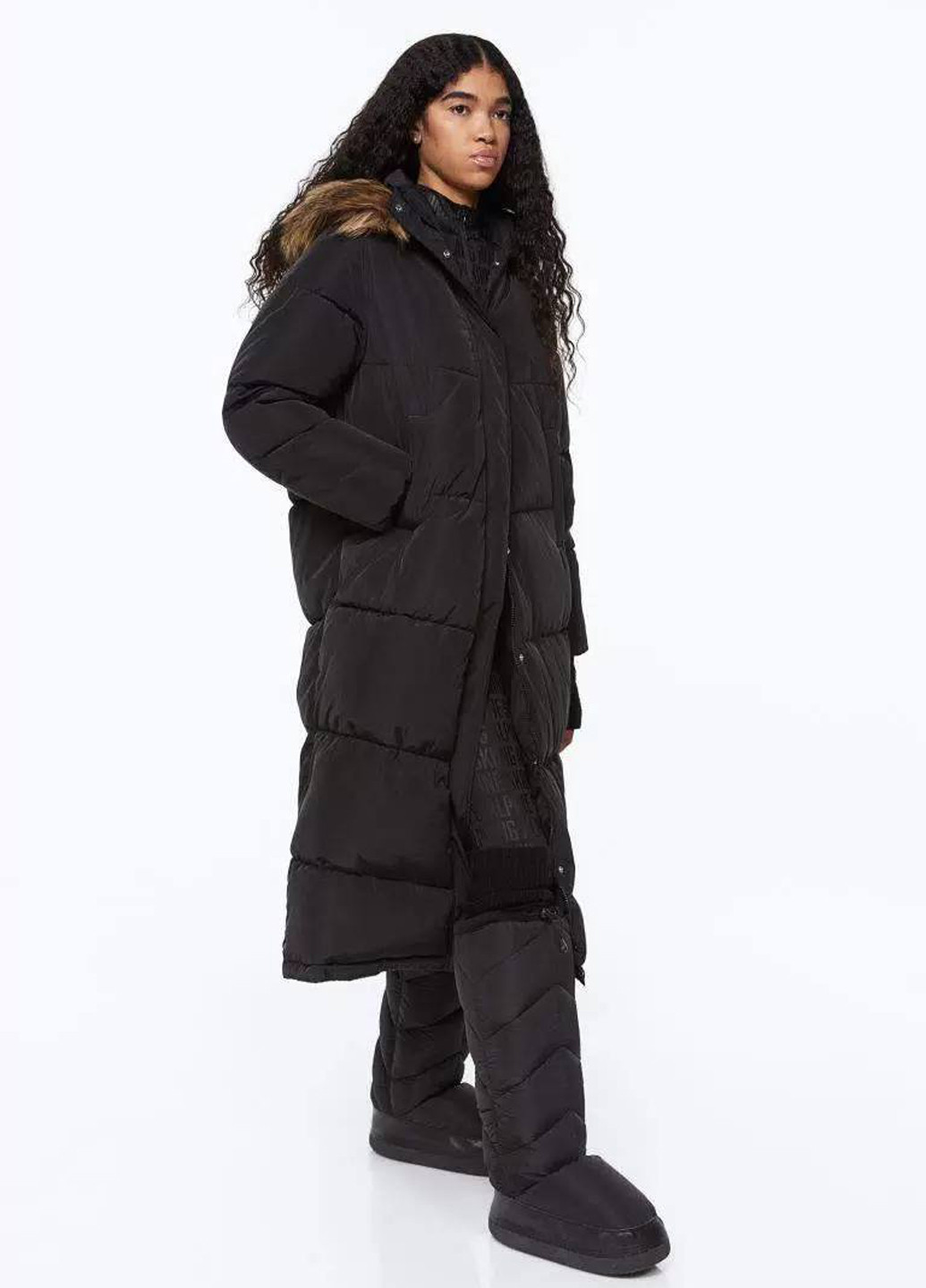 Черная зимняя куртка H&M