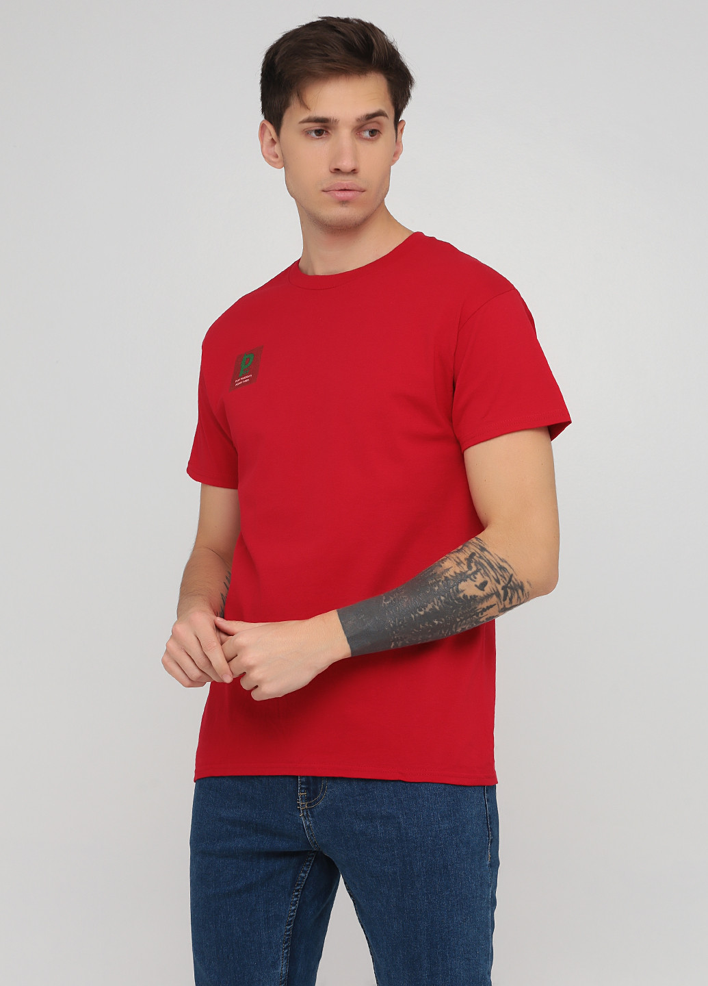 Красная футболка Hanes