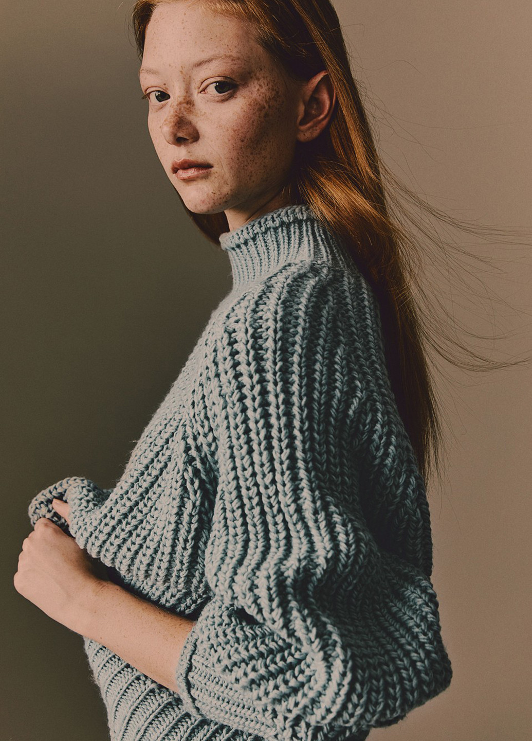 Серо-голубой демисезонный свитер H&M