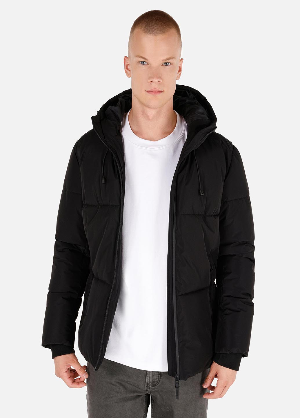 Чорна зимня куртка Colin's