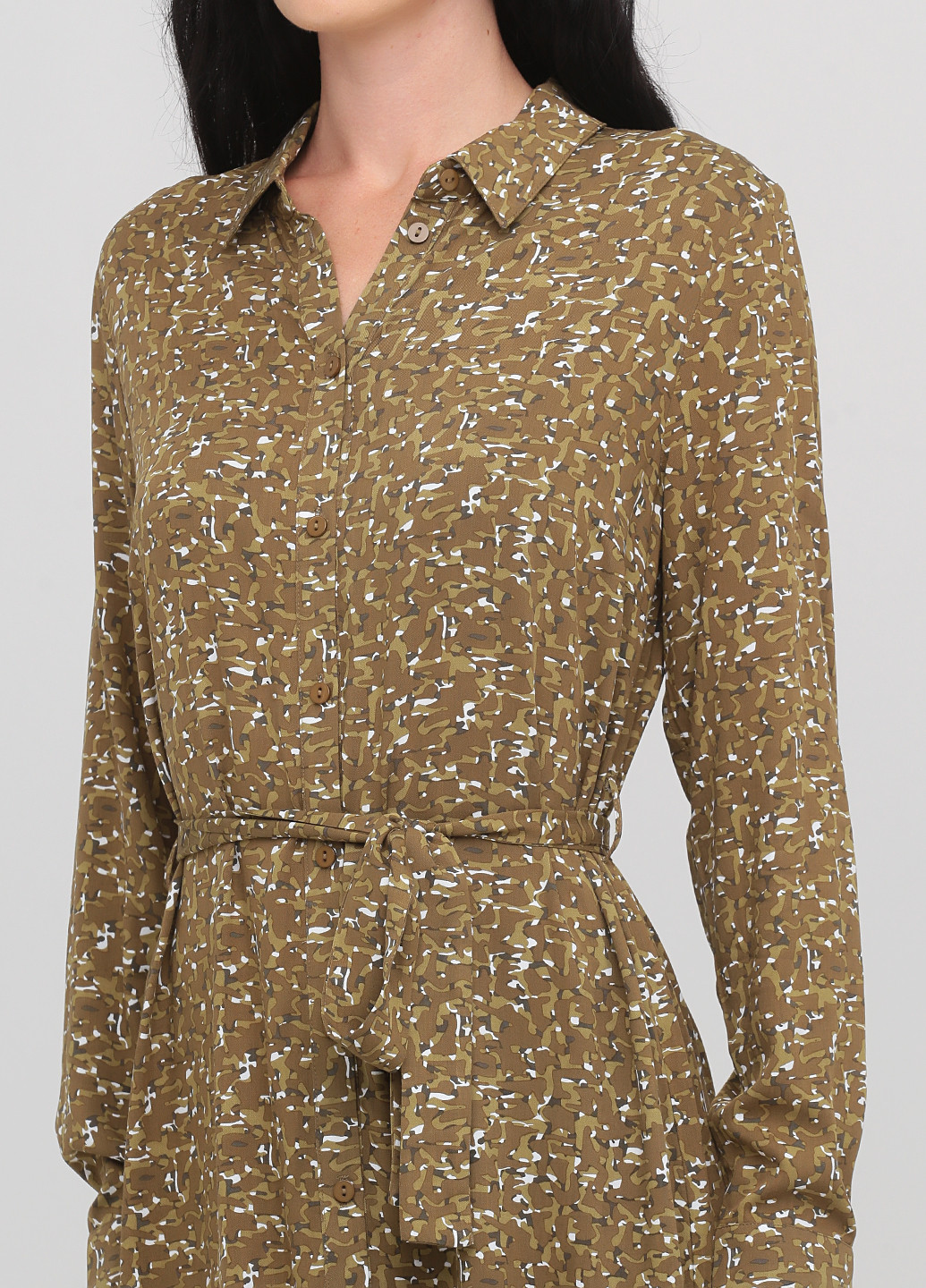 Оливковое кэжуал платье рубашка Minimum с камуфляжным принтом