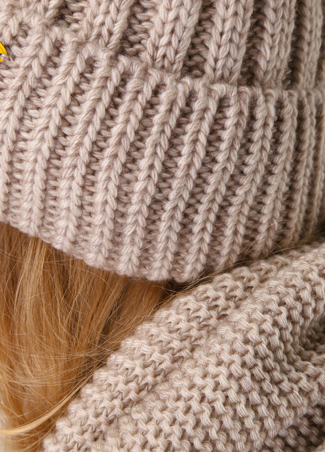 Теплая зимняя шерстяная женская шапка с отворотом на флисовой подкладке 500046 DeMari Мия бини однотонная бежевая кэжуал шерсть