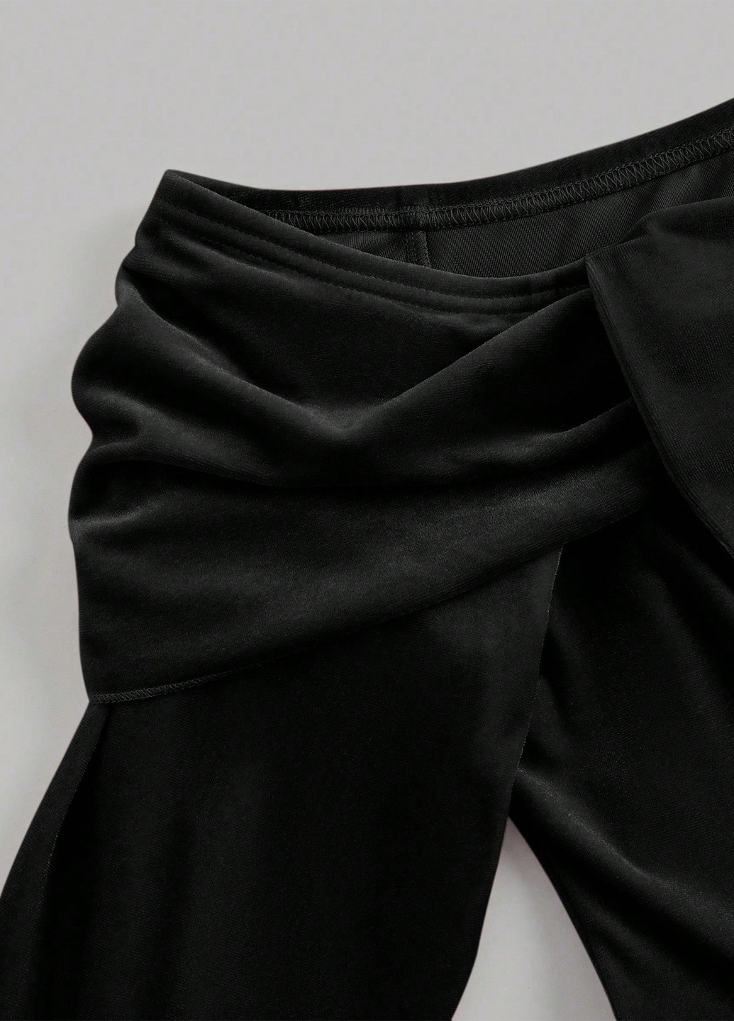 Черное кэжуал платье с открытыми плечами SHEIN однотонное