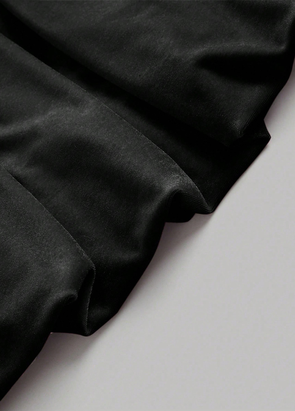 Черное кэжуал платье с открытыми плечами SHEIN однотонное