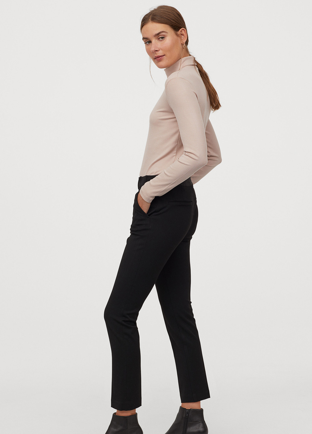 Черные кэжуал демисезонные зауженные, укороченные брюки H&M