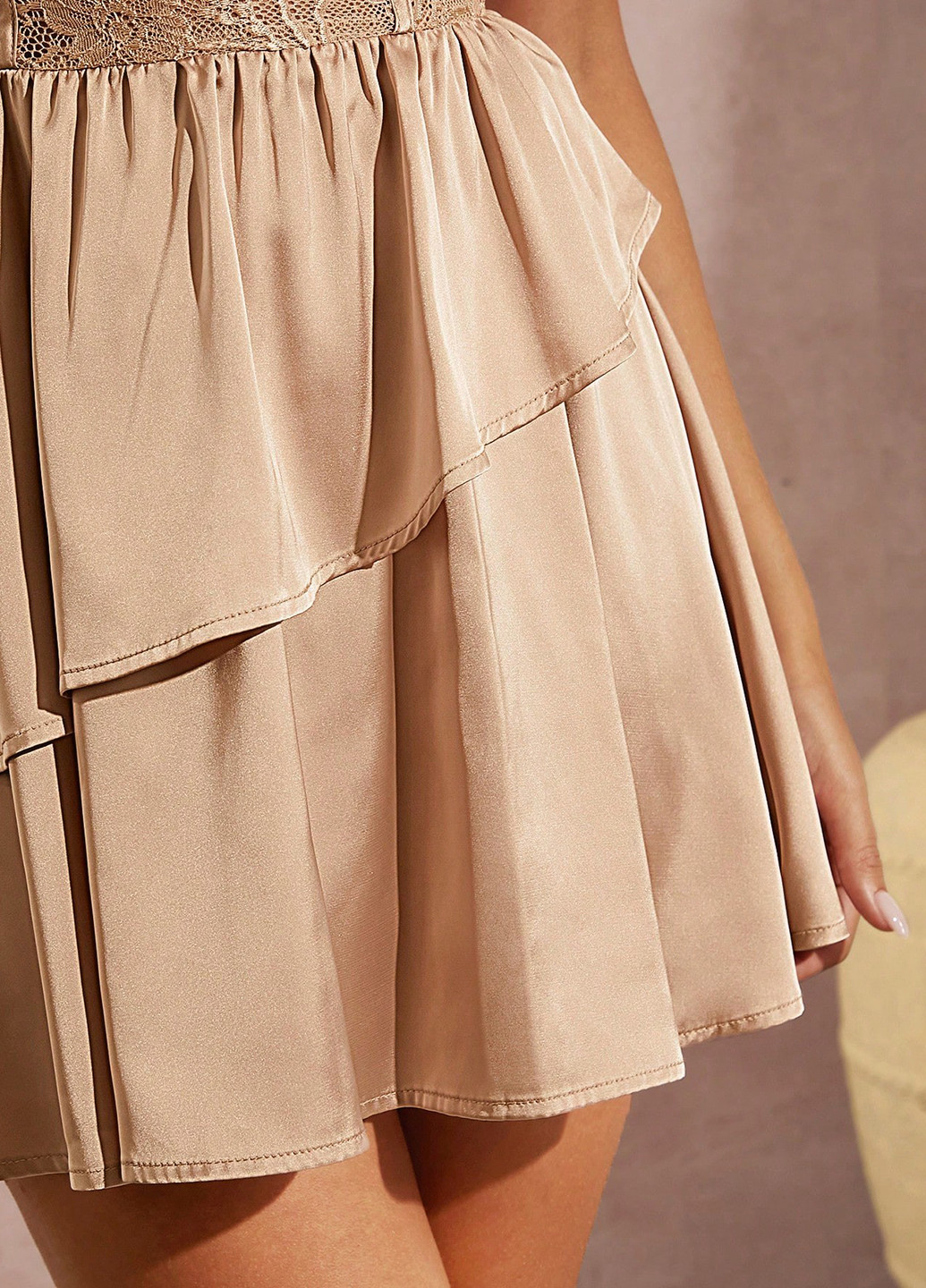 Светло-бежевое праздничный платье с открытыми плечами, клеш SHEIN однотонное