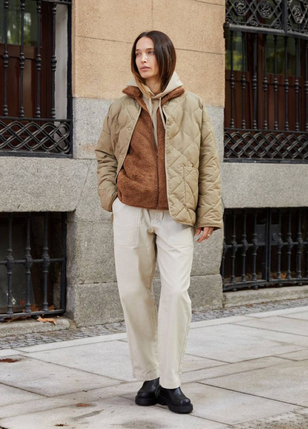 Бежева демісезонна куртка Uniqlo