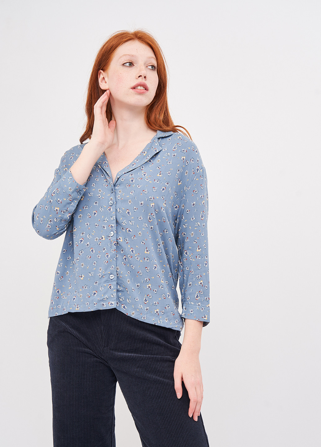 Светло-синяя кэжуал рубашка с цветами Pull&Bear