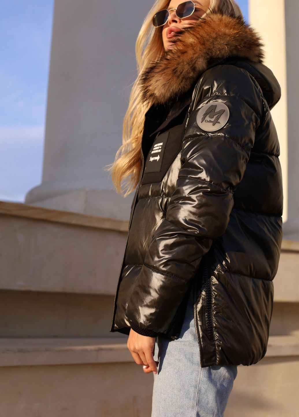Оливковая (хаки) зимняя женская зимняя куртка c натуральным мехом енота хаки 921212 Visdeer