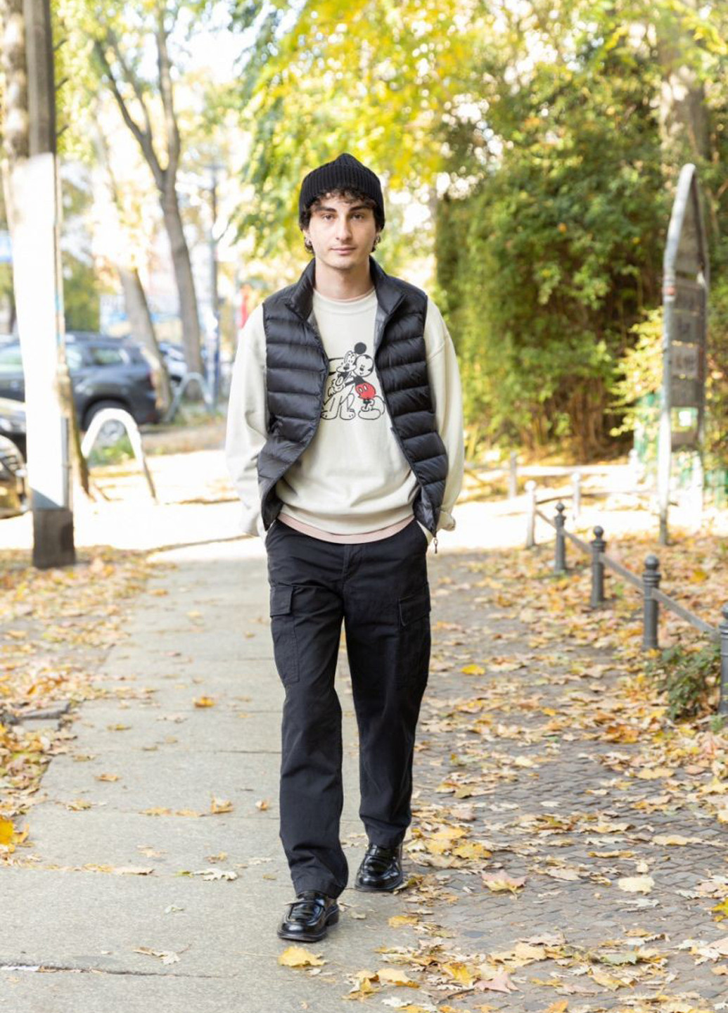 Бежевый свитшот Uniqlo персонажи без декора (322455757)