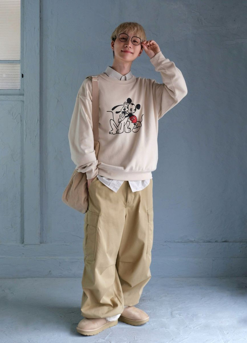 Бежевый свитшот Uniqlo персонажи без декора (322455757)