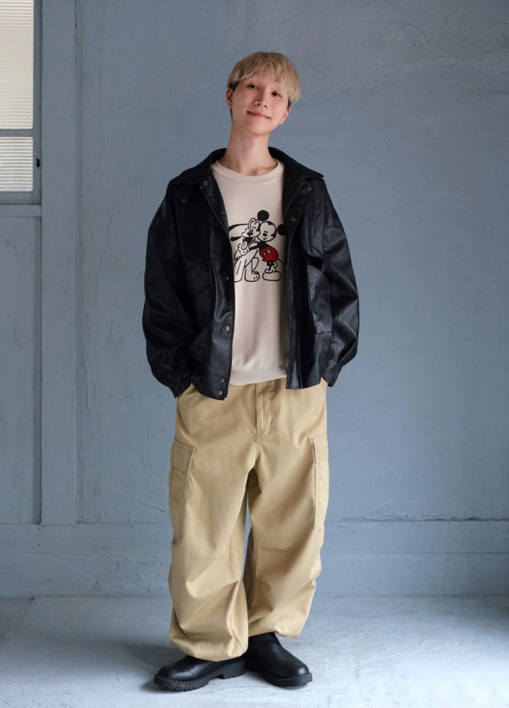 Бежевый свитшот Uniqlo персонажи без декора (322455757)