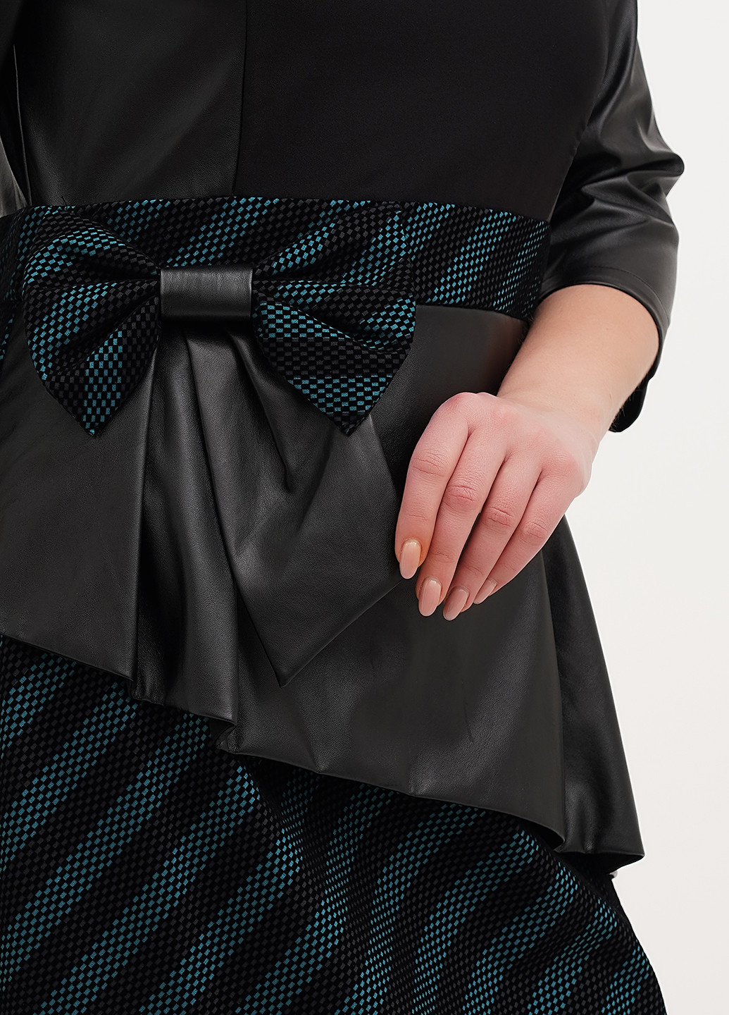 Чорна кежуал сукня Imperial в смужку