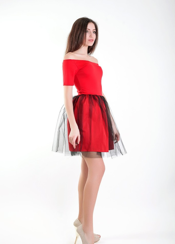 Красное кэжуал очаровательное платье со спущенными плечами и фатиновой юбкой felisia красный Podium однотонное