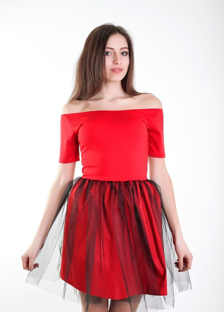 Красное кэжуал очаровательное платье со спущенными плечами и фатиновой юбкой felisia красный Podium однотонное