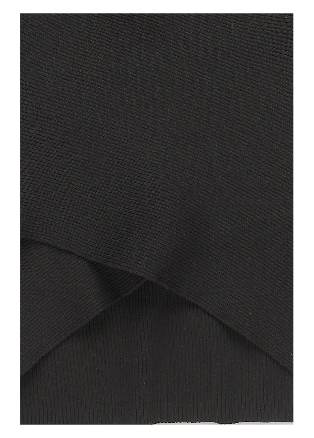 Черное коктейльное, кэжуал платье с открытыми плечами PrettyLittleThing однотонное