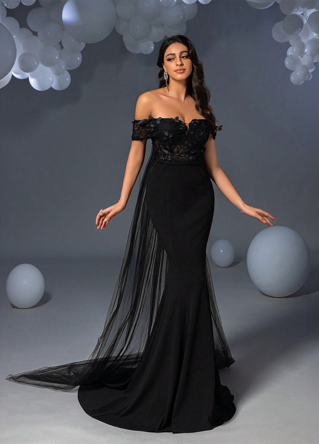 Чорна вечірня сукня з відкритими плечима SHEIN однотонна