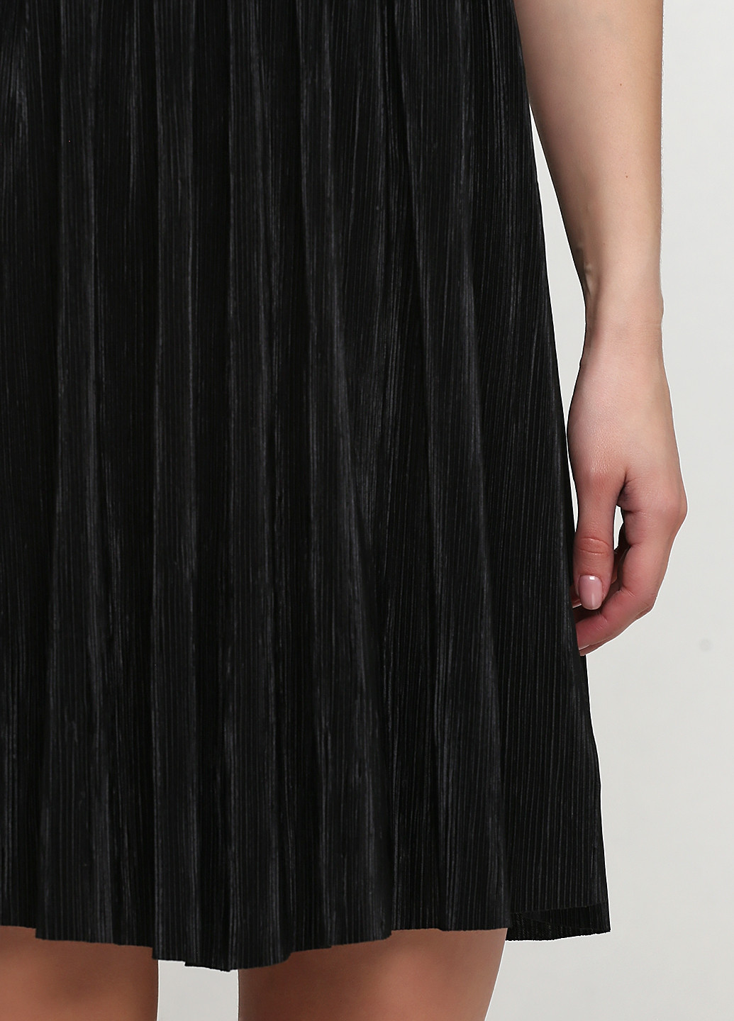 Чорна коктейльна сукня кльош, плісована Terranova