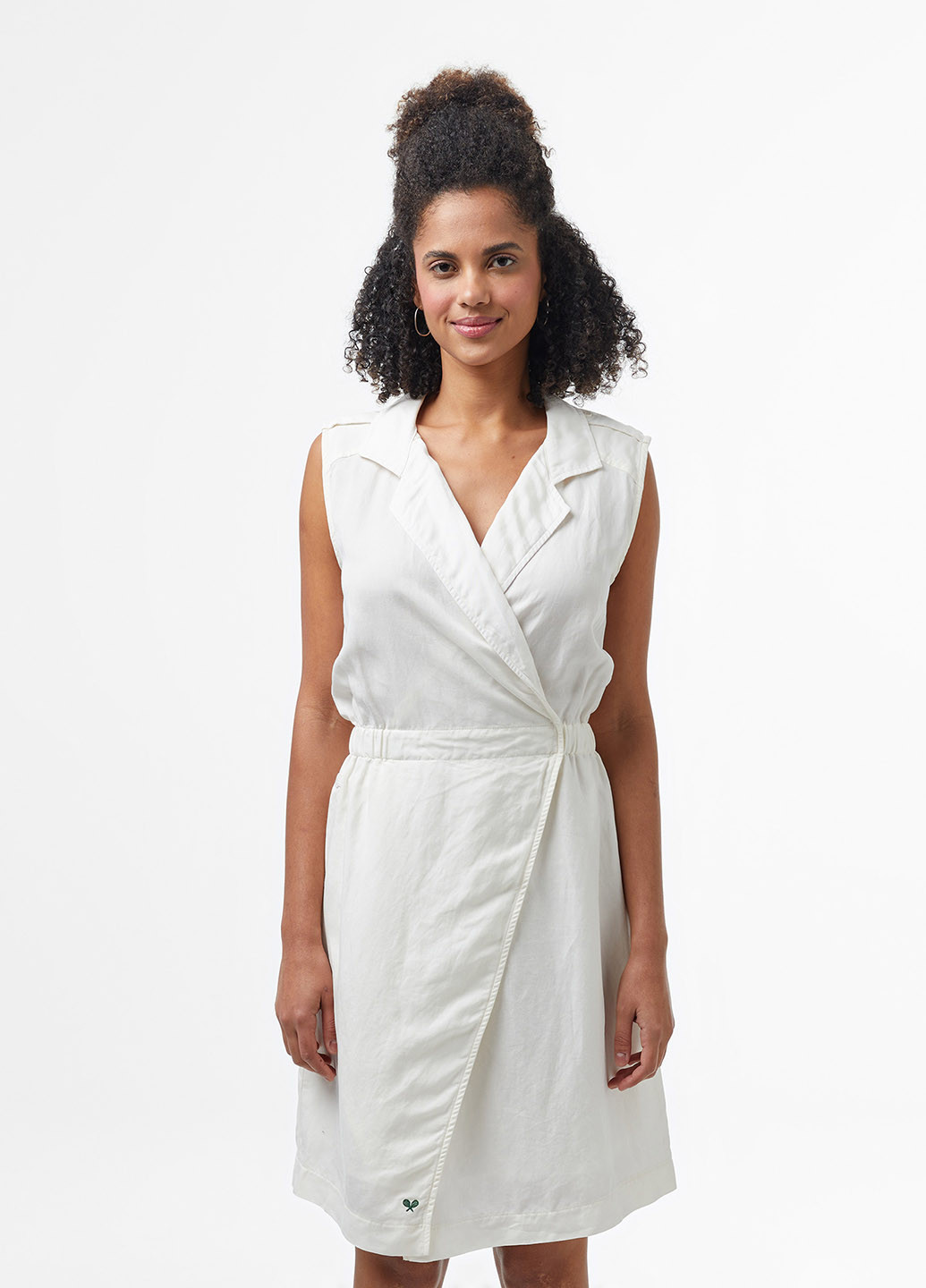 Белое кэжуал платье на запах Lacoste однотонное