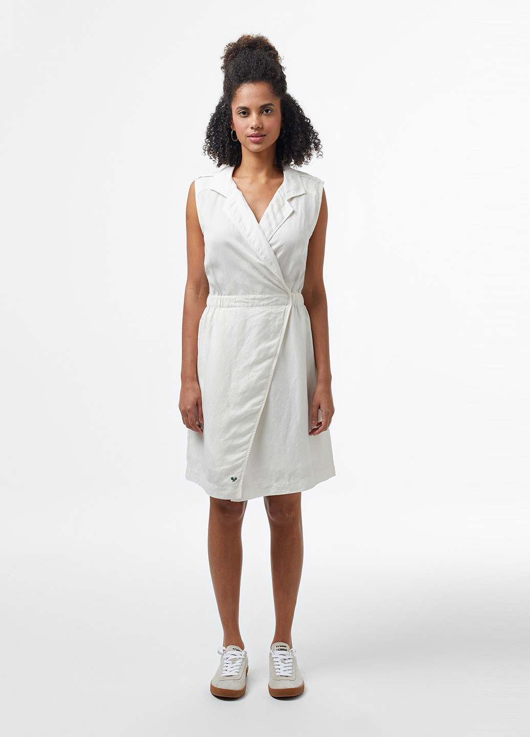 Белое кэжуал платье на запах Lacoste однотонное