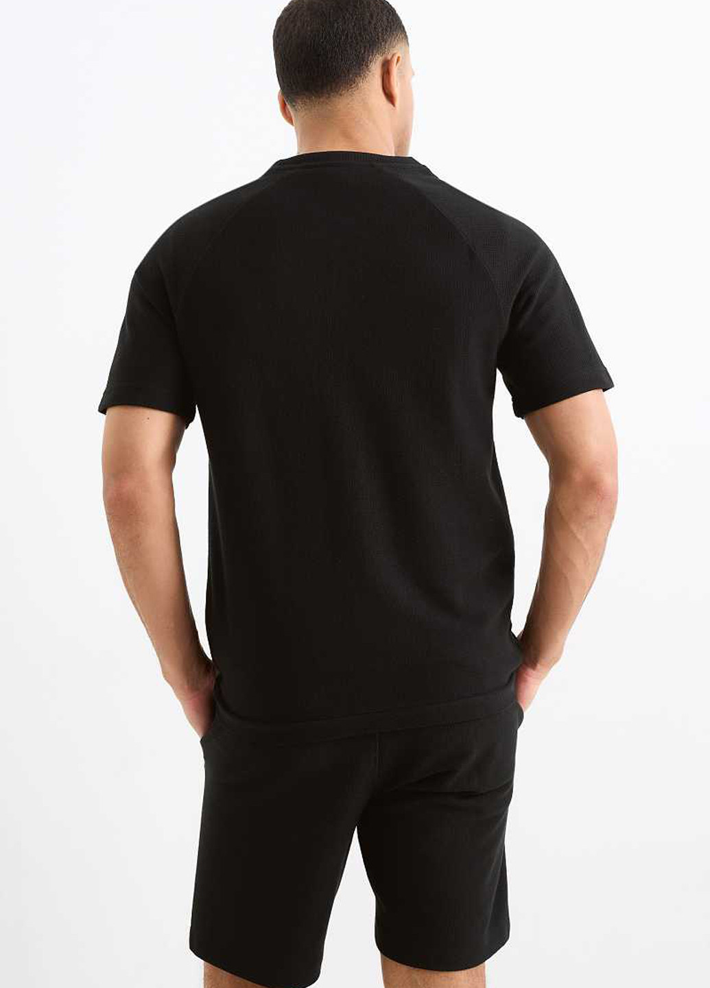 Чорна футболка C&A