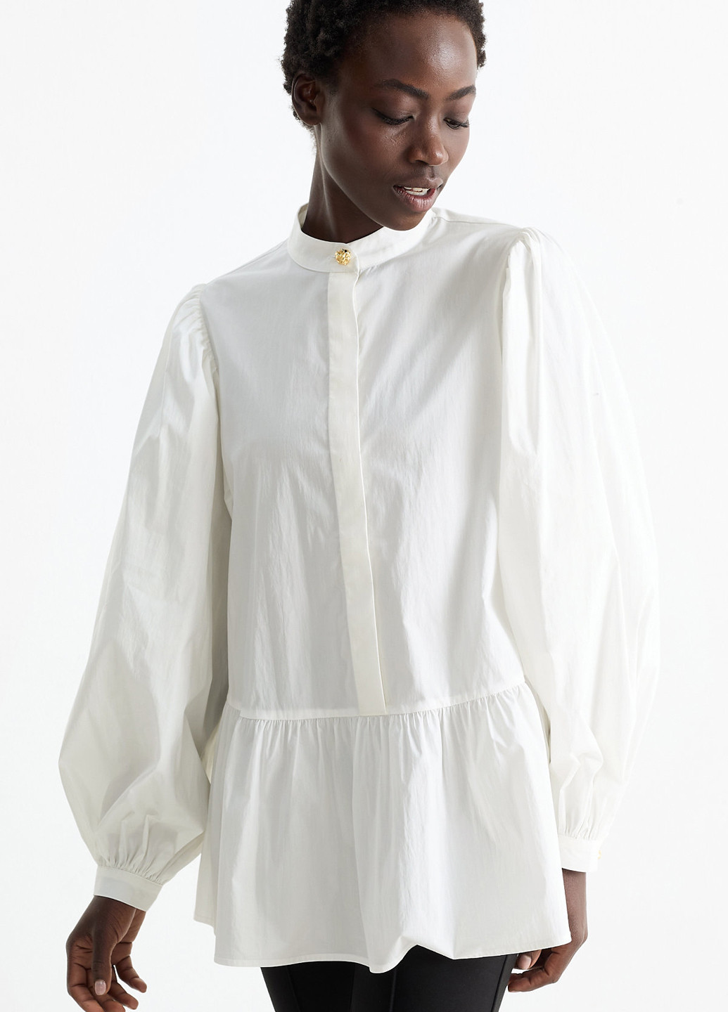 Біла блуза з баскою C&A