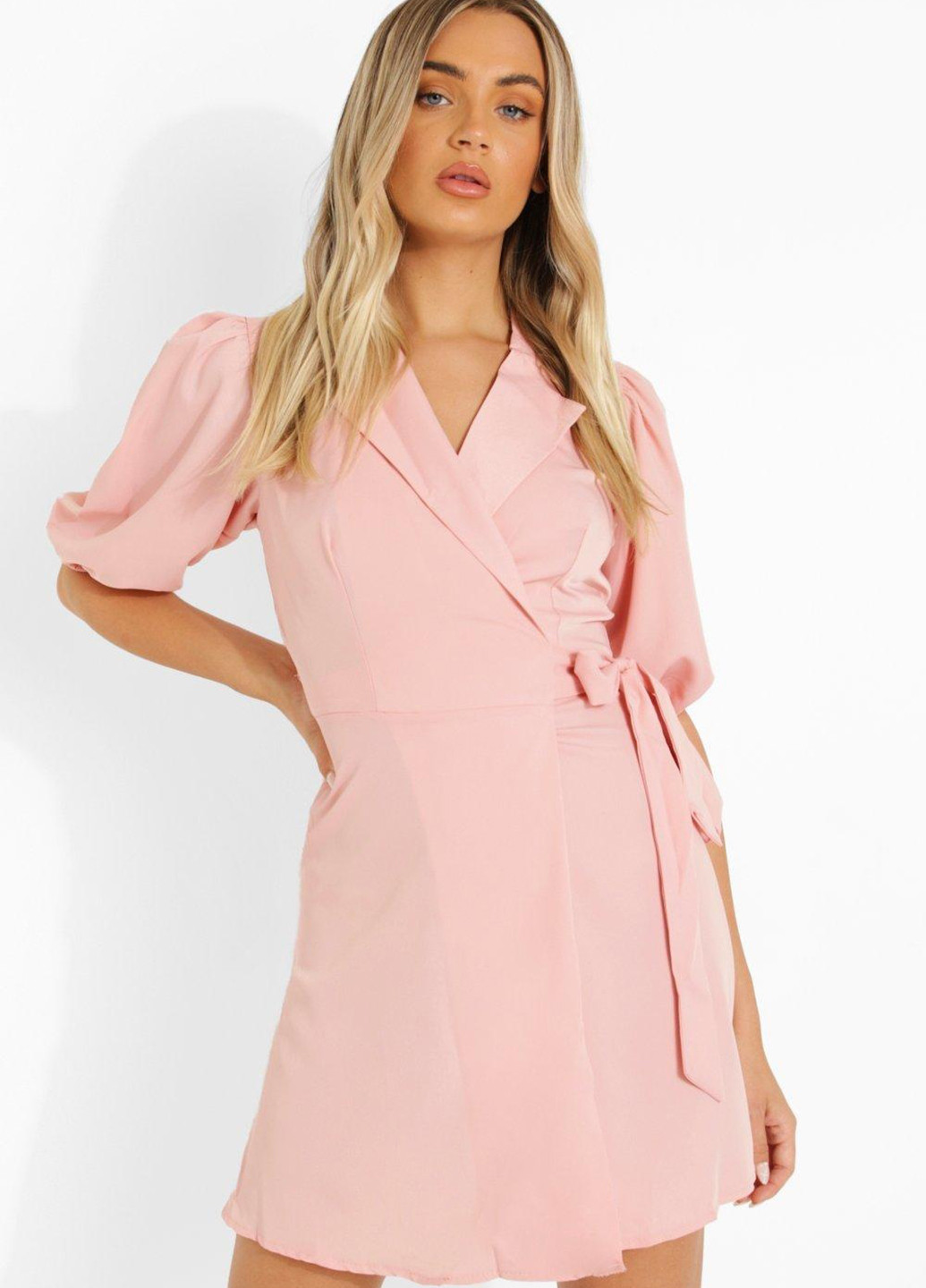 Светло-розовое кэжуал платье на запах Boohoo однотонное