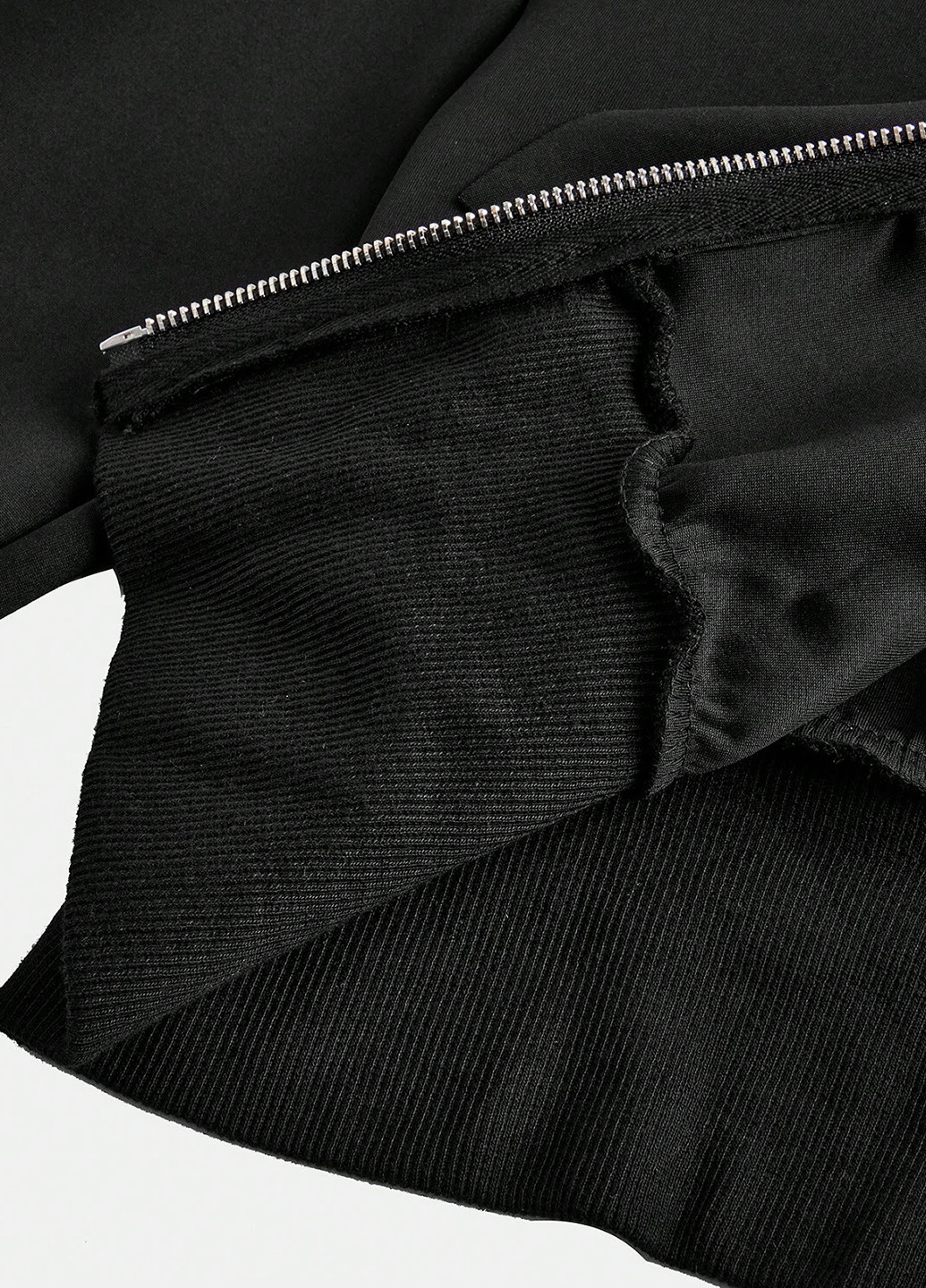 Черная демисезонная куртка SHEIN