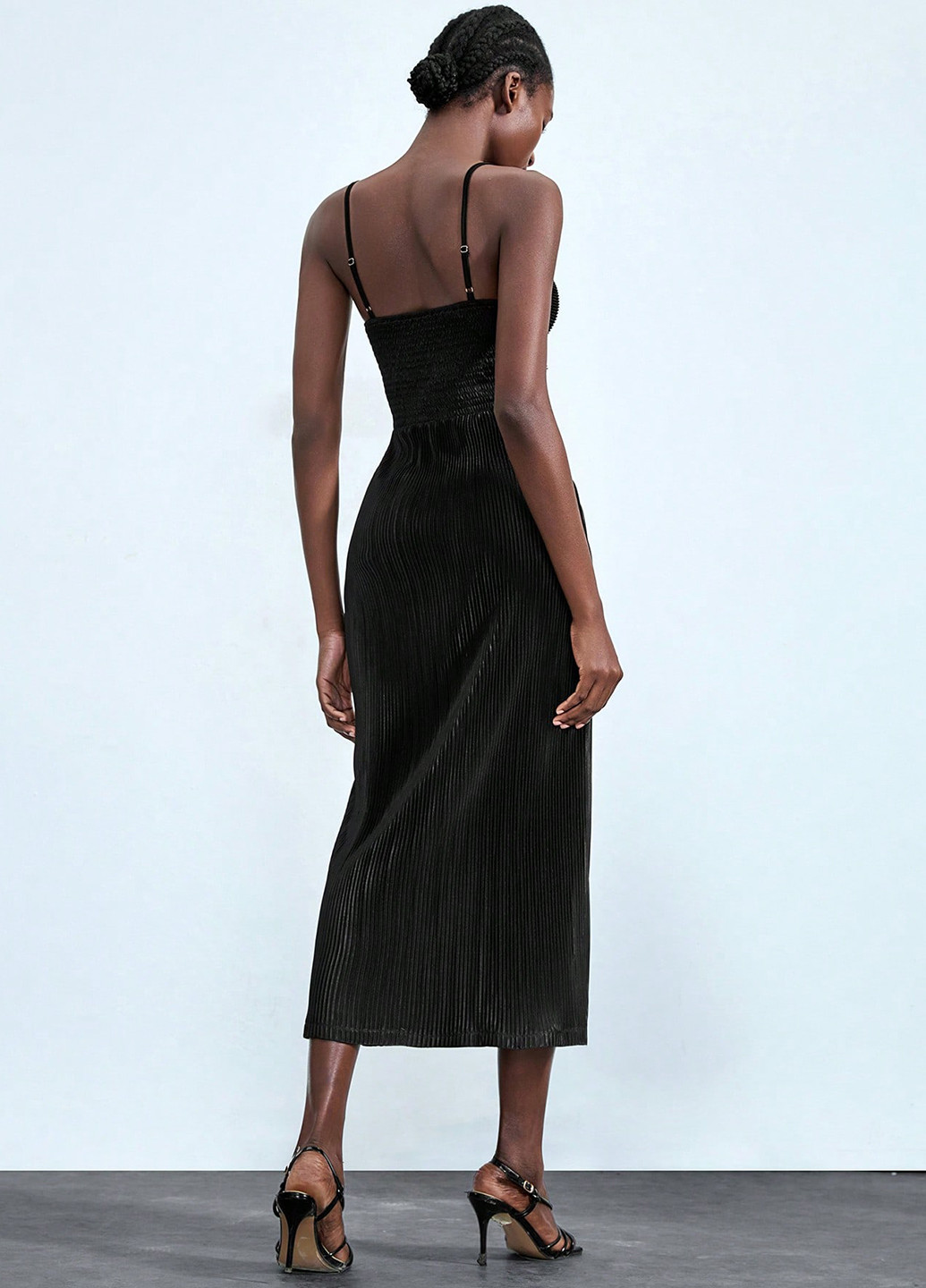 Черное кэжуал платье с открытыми плечами, плиссированное SHEIN однотонное