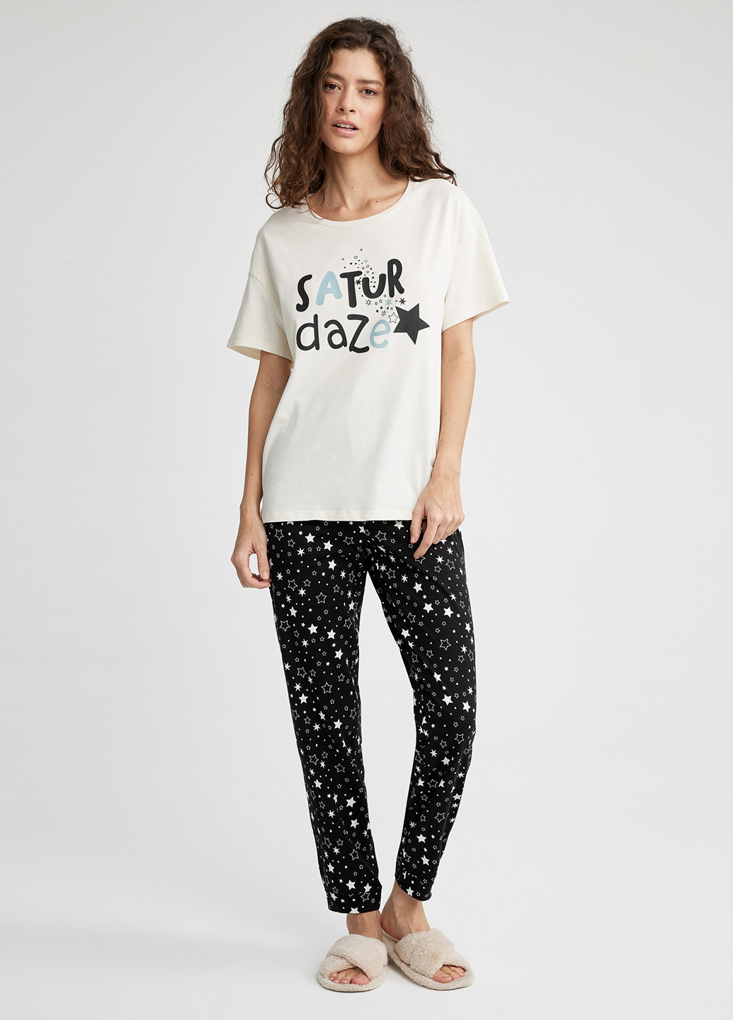 Молочна всесезон піжама (футболка, штани) футболка + штани DeFacto
