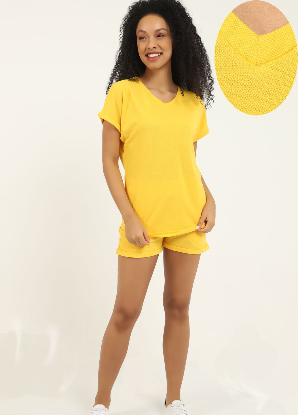 Желтая всесезон женский костюм с футболкой и шортами QPSecret