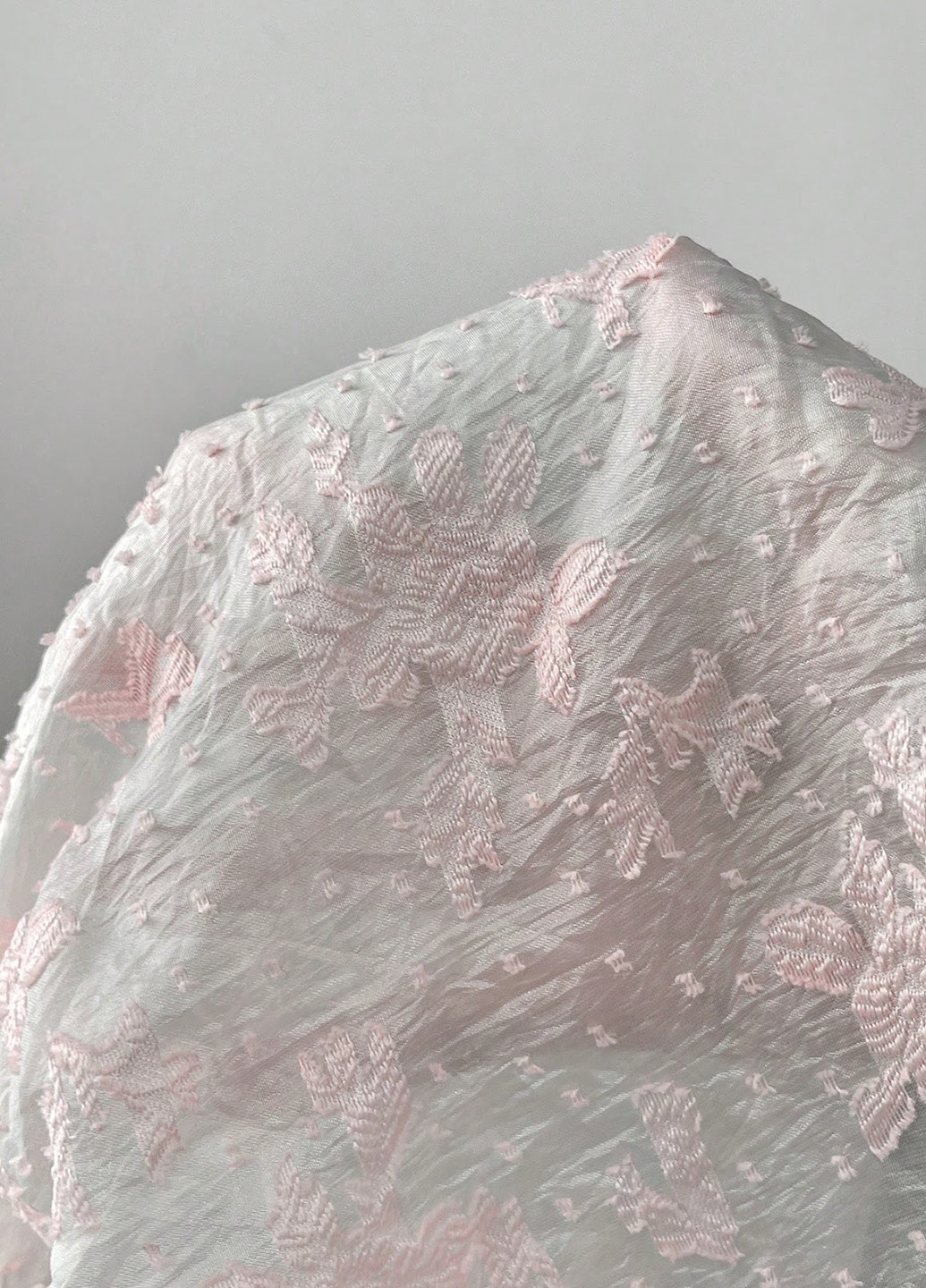 Біла блуза на запах SHEIN