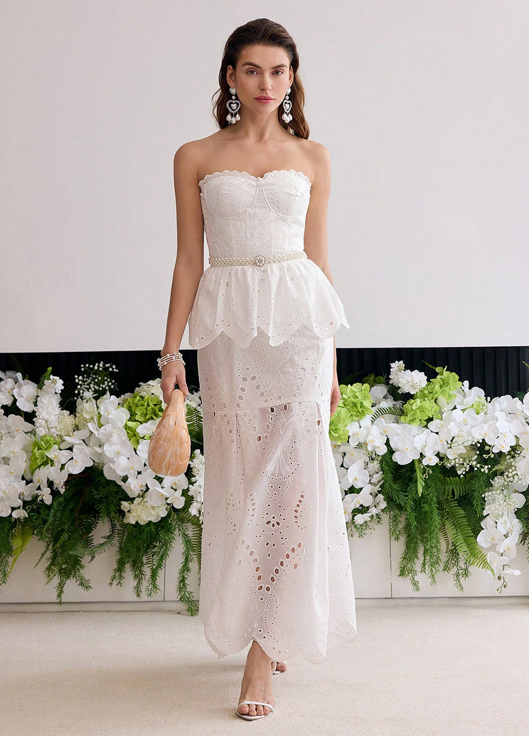 Белое праздничный, вечернее платье с открытыми плечами SHEIN однотонное