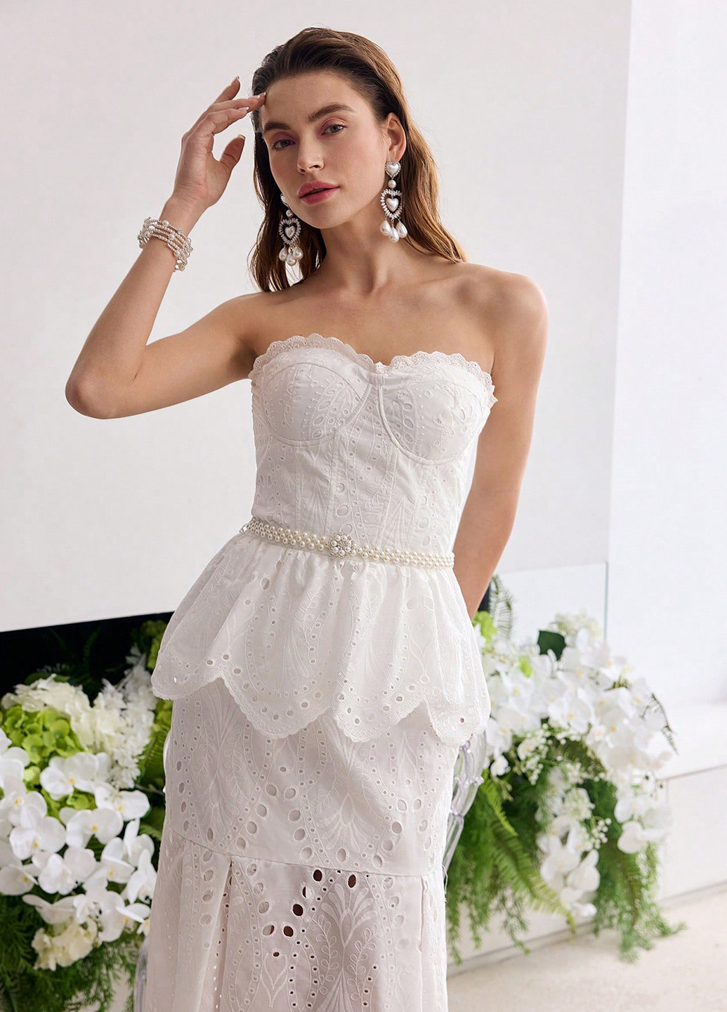 Белое праздничный, вечернее платье с открытыми плечами SHEIN однотонное