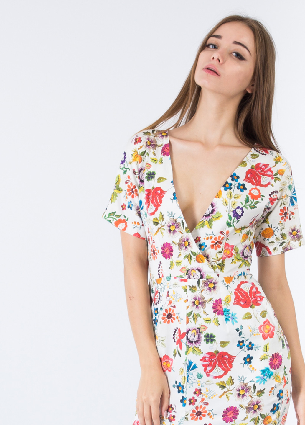 Молочное кэжуал платье на запах Asos с цветочным принтом