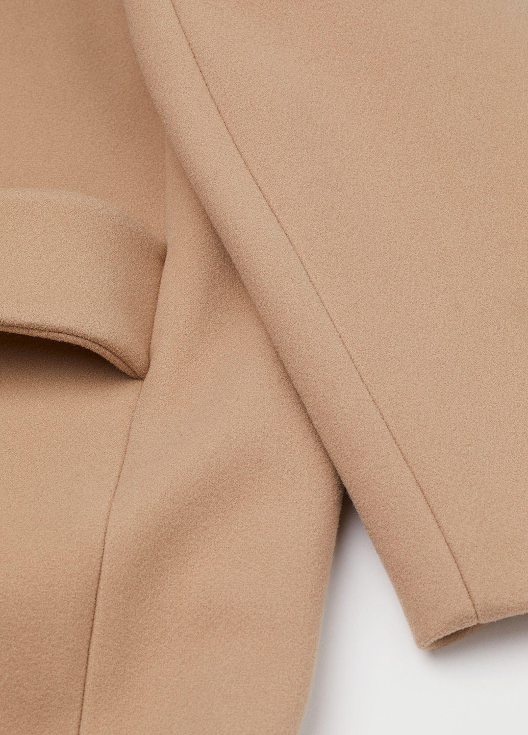 Бежевое демисезонное Пальто прямого кроя длиной до икры из мягкой ткани с начесом. Эта модель имеет воротник с лацканами, оверсайз H&M