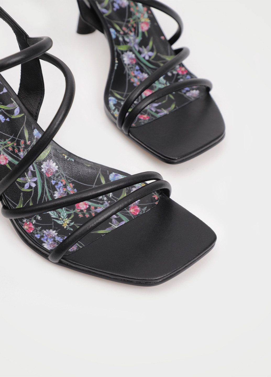 Черные босоножки Respect с ремешком