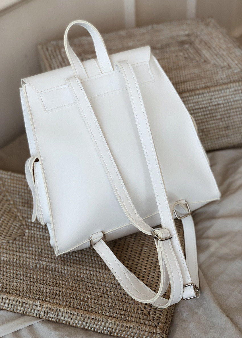 Рюкзак ROMASHKA з кишенями і пряжками на кнопці-магніт Білий 676 Ромашка (224152100)