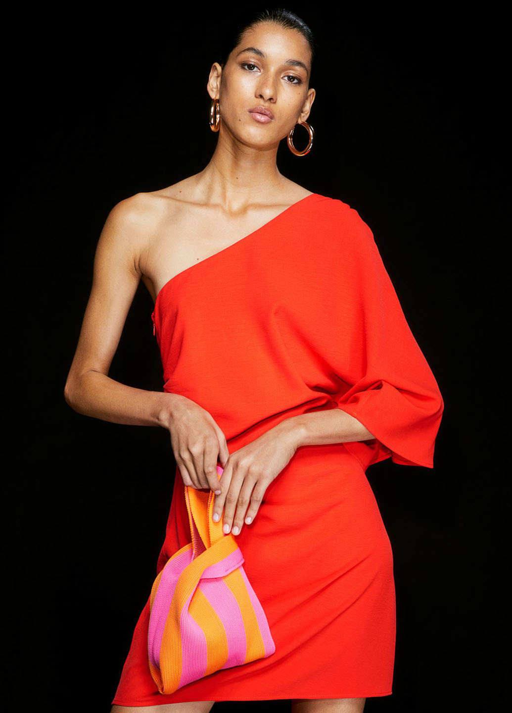 Красное кэжуал, коктейльное платье на одно плечо H&M однотонное