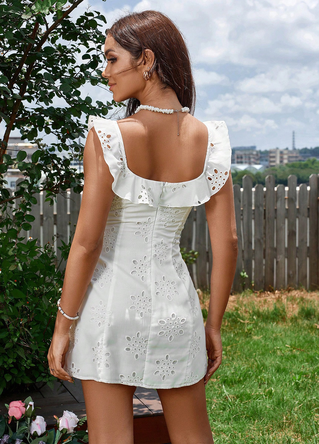 Белое кэжуал платье с открытой спиной SHEIN однотонное