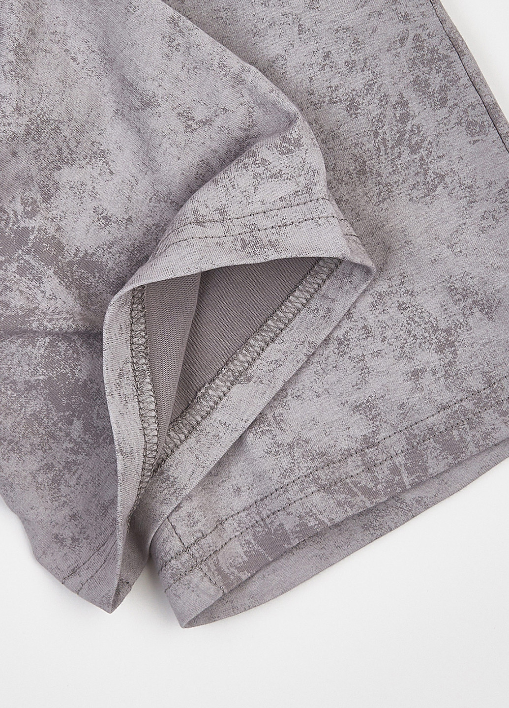 Серый летний костюм (футболка, шорты) с шортами KRAKO