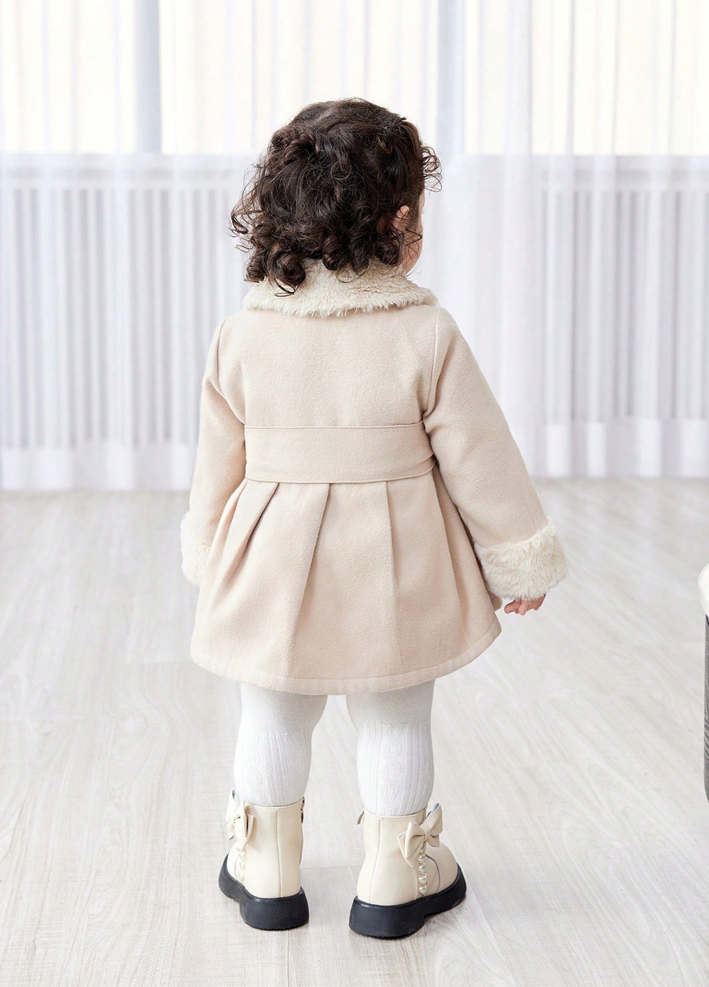 Кремове демісезонне Пальто двобортне SHEIN