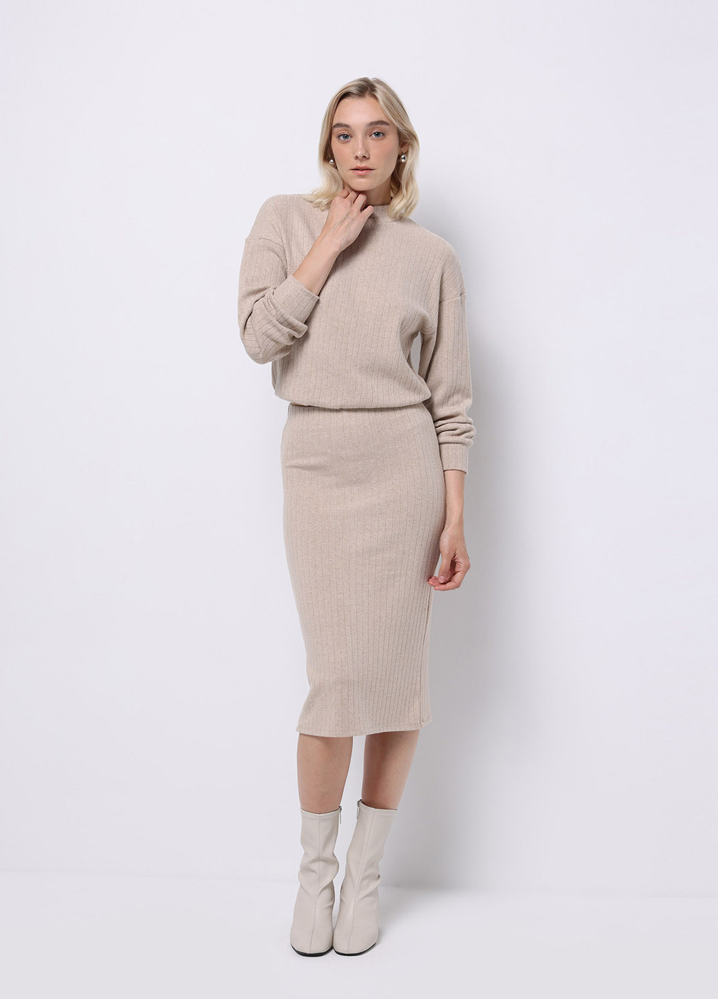 Бежевий демісезонний светр джемпер Colin's