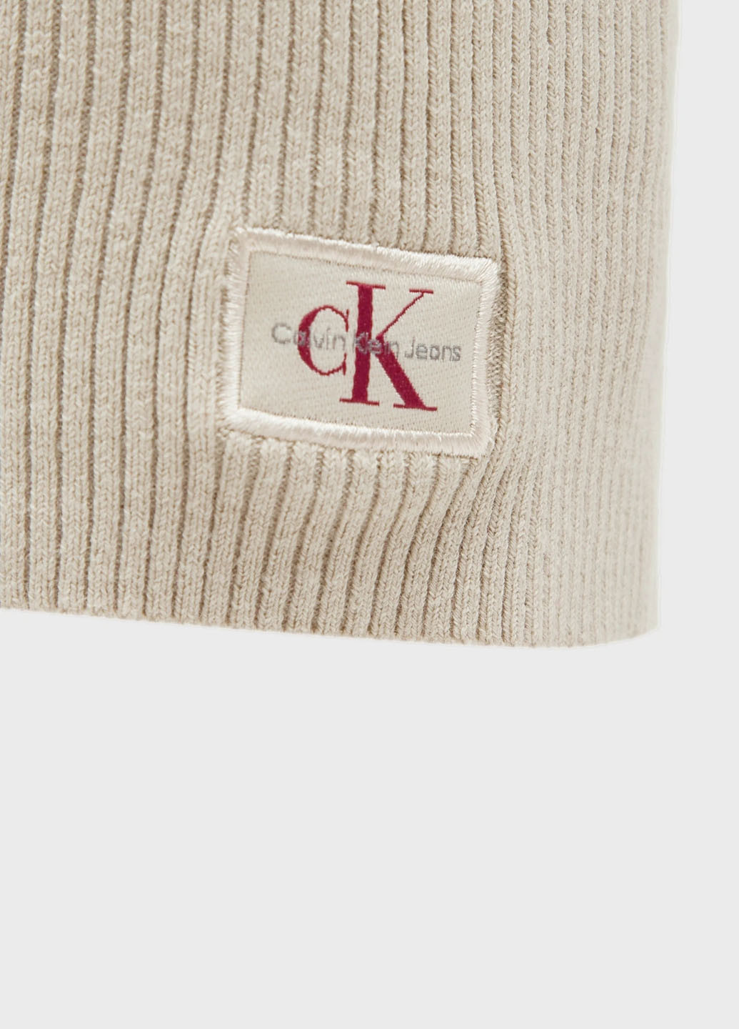 Бежевое кэжуал платье силуэтная, платье-водолазка Calvin Klein Jeans однотонное