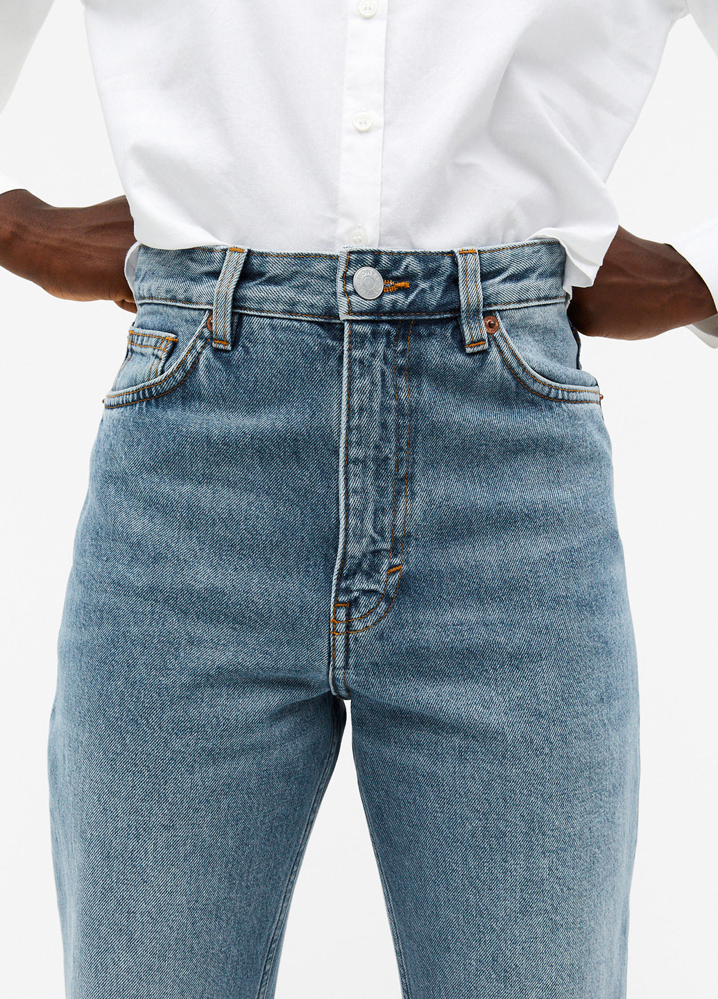 Джинси Monki завужені однотонні світло-сині джинсові бавовна