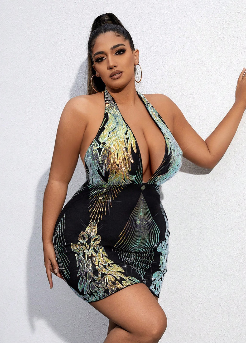 Черное коктейльное платье с открытой спиной SHEIN с абстрактным узором