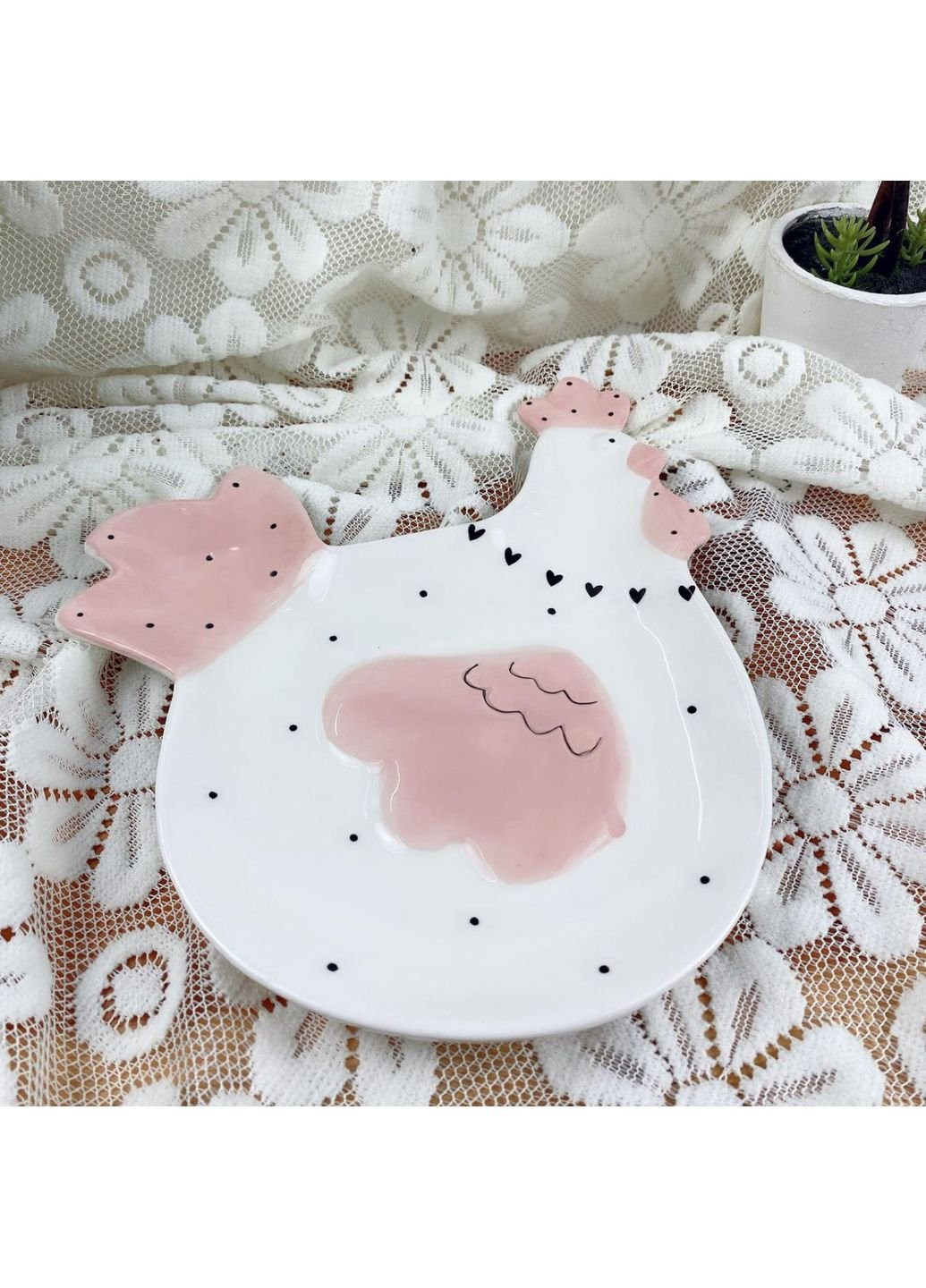 Тарелка керамическая Курица 6793 23х20 см белая No Brand (253618977)