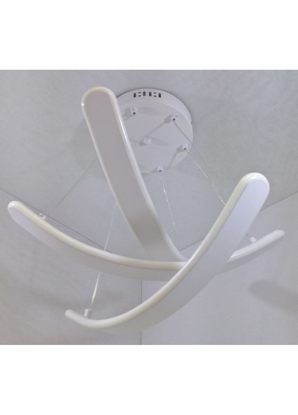 Люстра стельова LED з пультом A6223/3 Білий 25х46х46 см. Sunnysky (253628407)